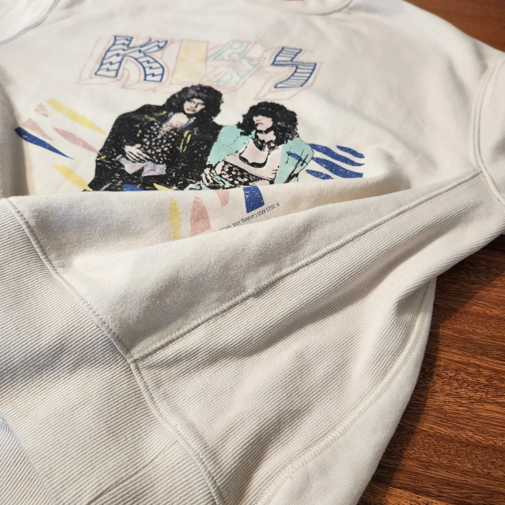 Graphic Print KISS White Sweater S/M - Picture 10 of 13